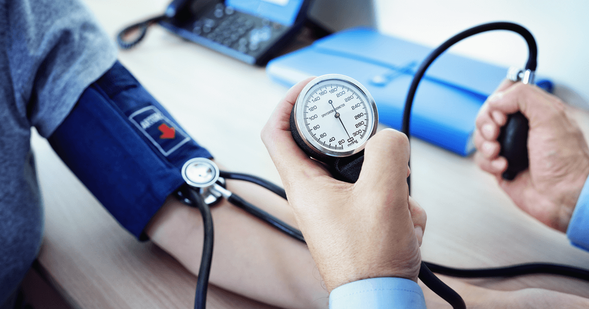Kur dhe si duhet bërë matja e presionit të gjakut?